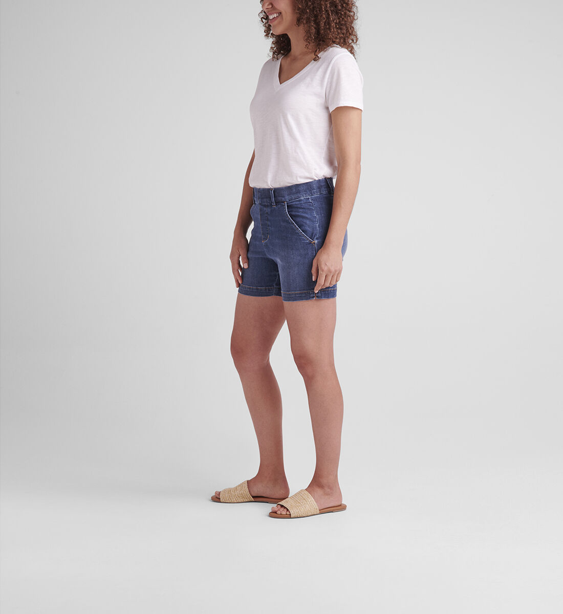 Maddie Mid Rise 5-inch Pull-On Short Side