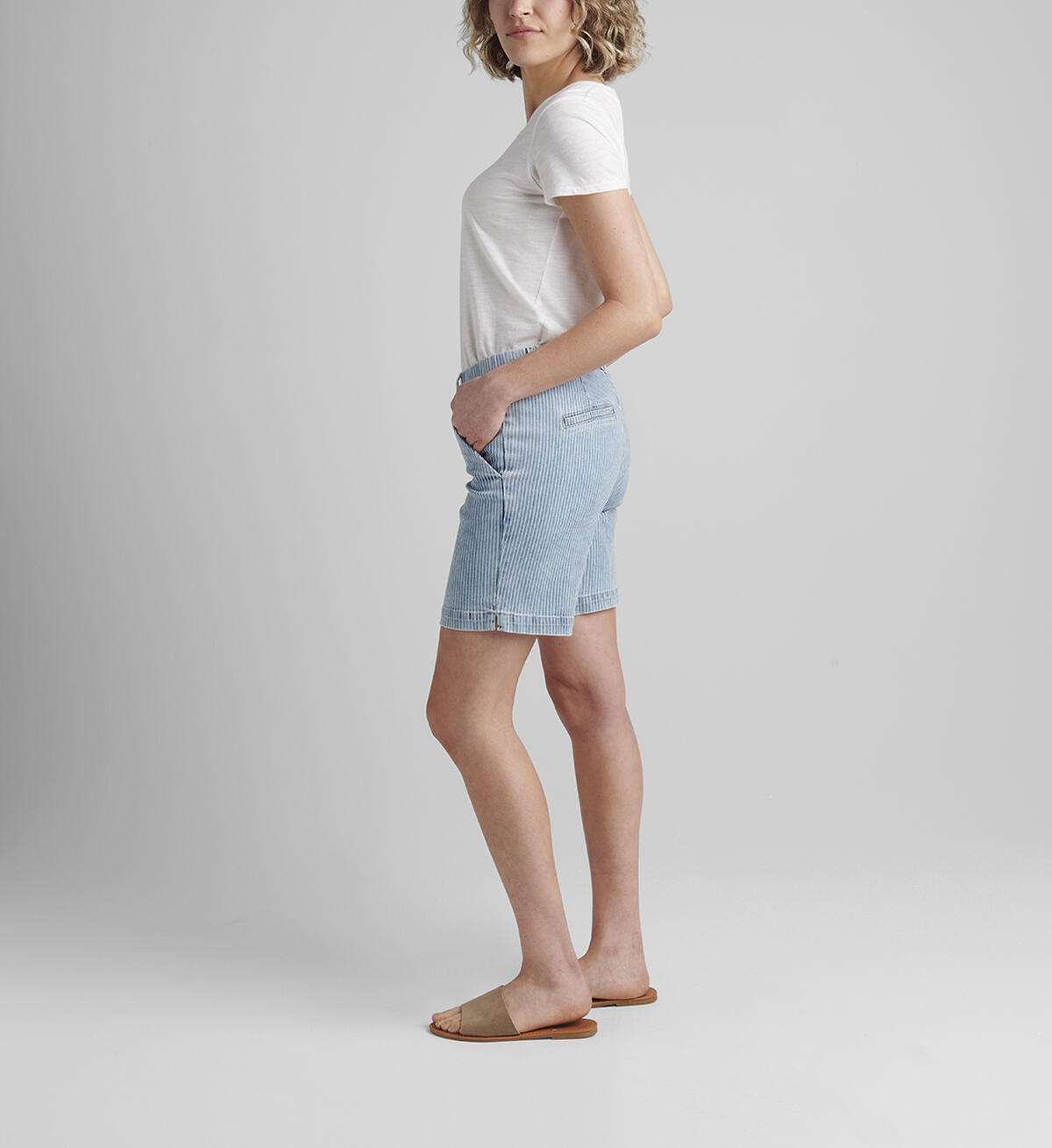 Maddie Mid Rise 8-inch Pull-On Short Petite, , hi-res image number 2