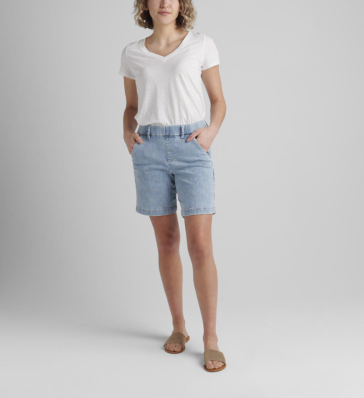 Maddie Mid Rise 8-inch Pull-On Short Petite, , hi-res image number 0