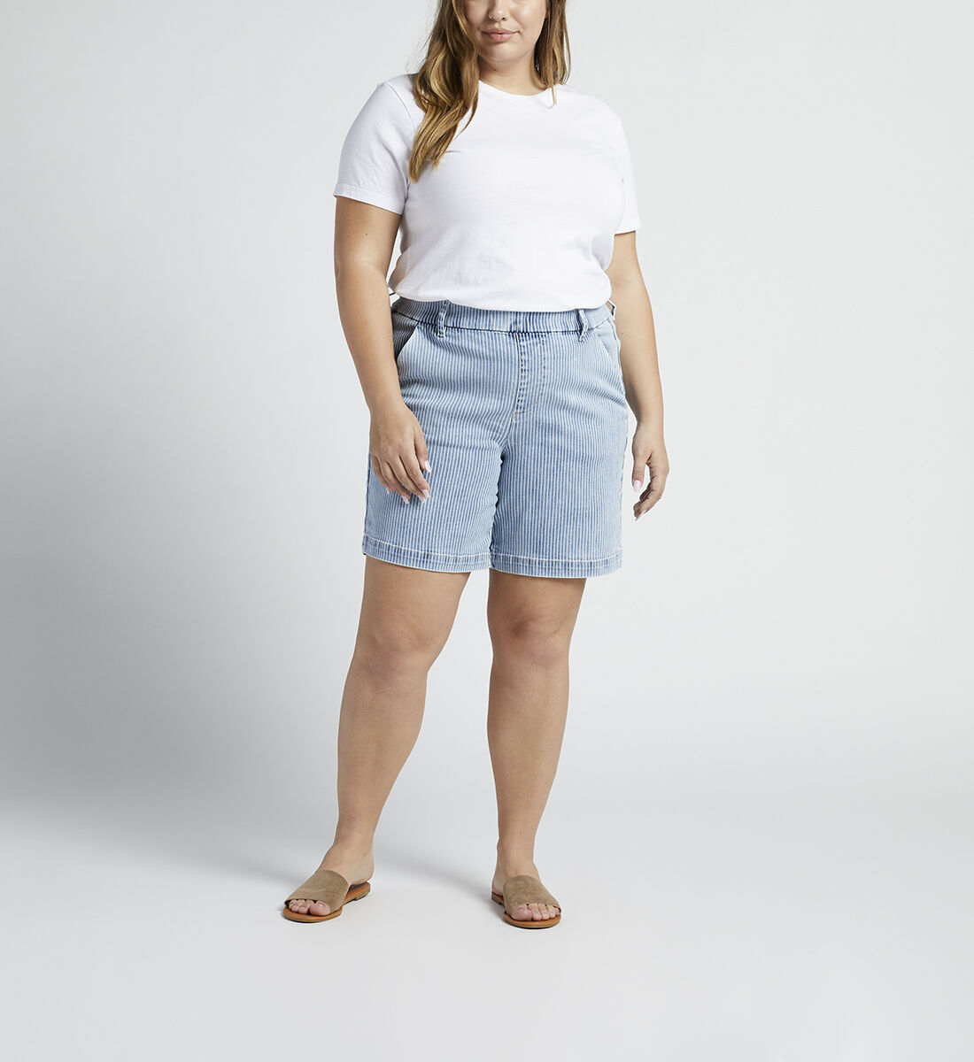 Maddie Mid Rise 8-inch Pull-On Short Plus Size Front
