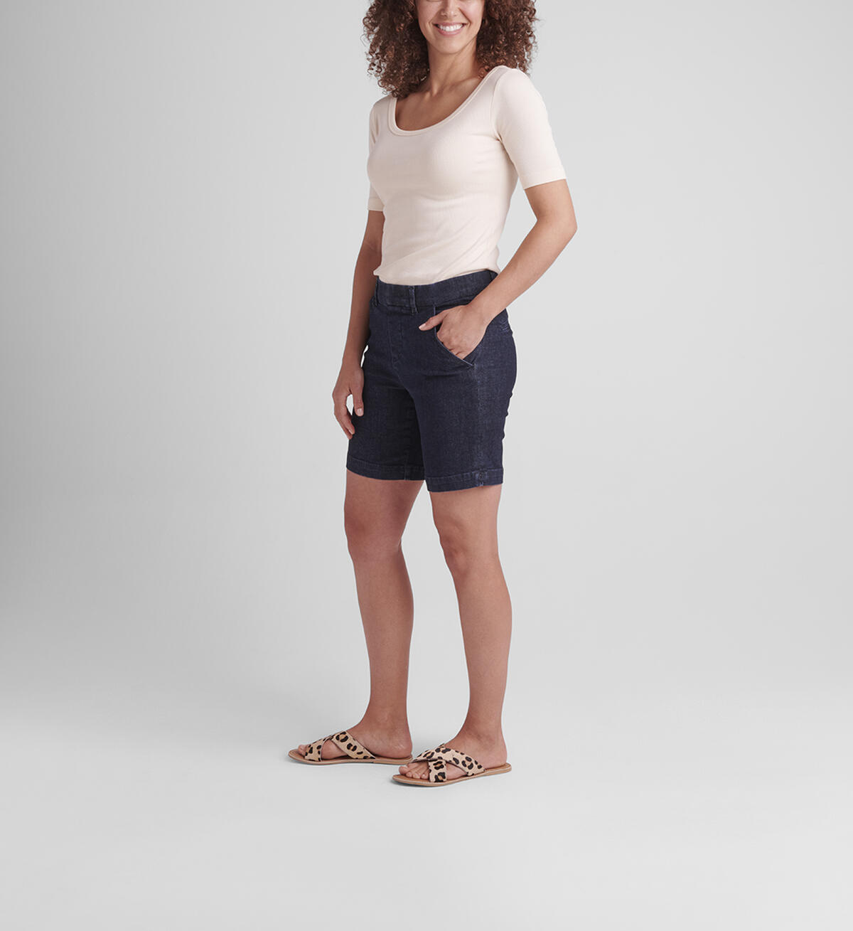Maddie Mid Rise 8-inch Pull-On Short Petite, , hi-res image number 2