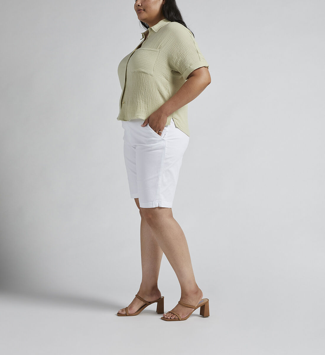 Maddie Mid Rise Bermuda Pull-On Short Plus Size,White Side