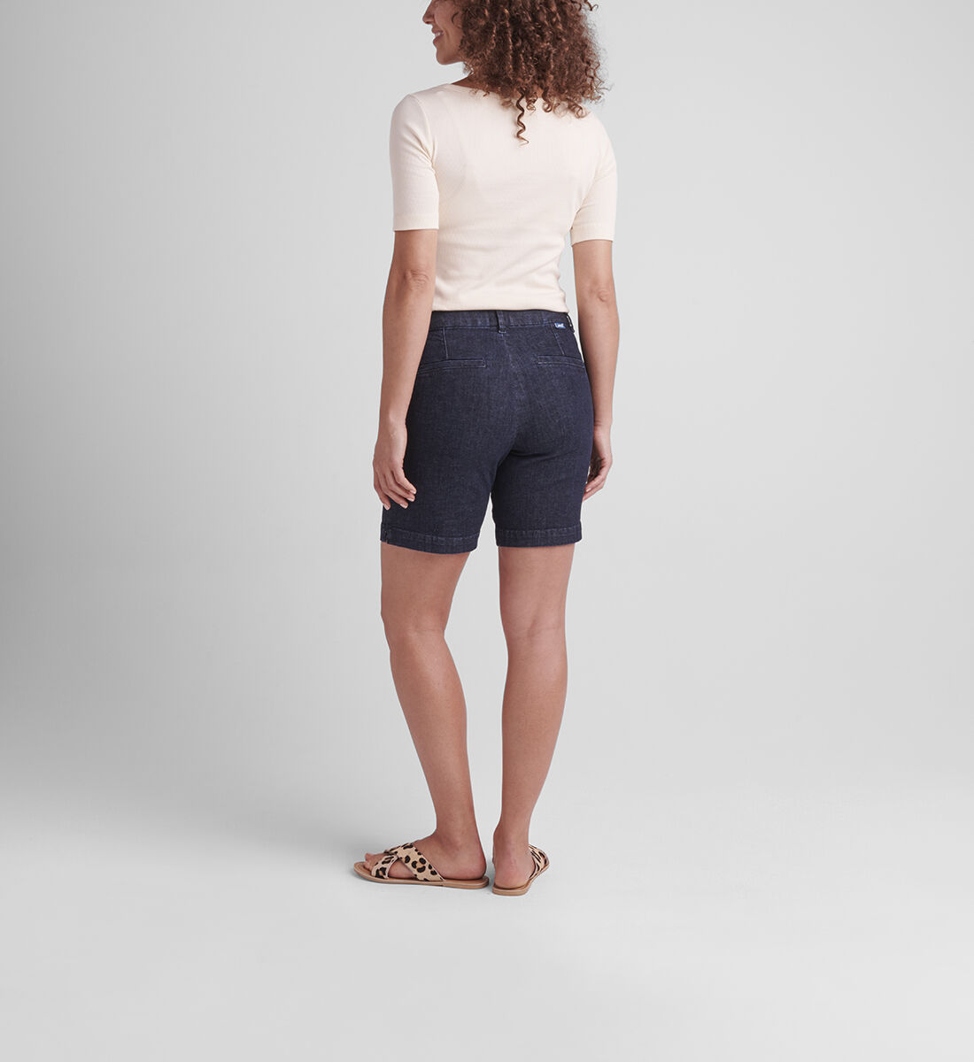 Maddie Mid Rise 8-inch Pull-On Short Petite Back